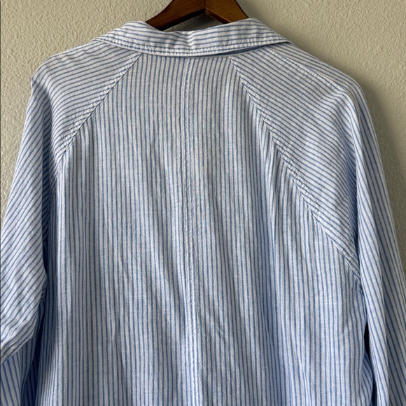 Z Supply The Perfect Line Top Bay Blue Striped Linen Blend Button Down M - Picture 9 of 10